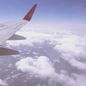 肥婆脱裤子让小伙捅
